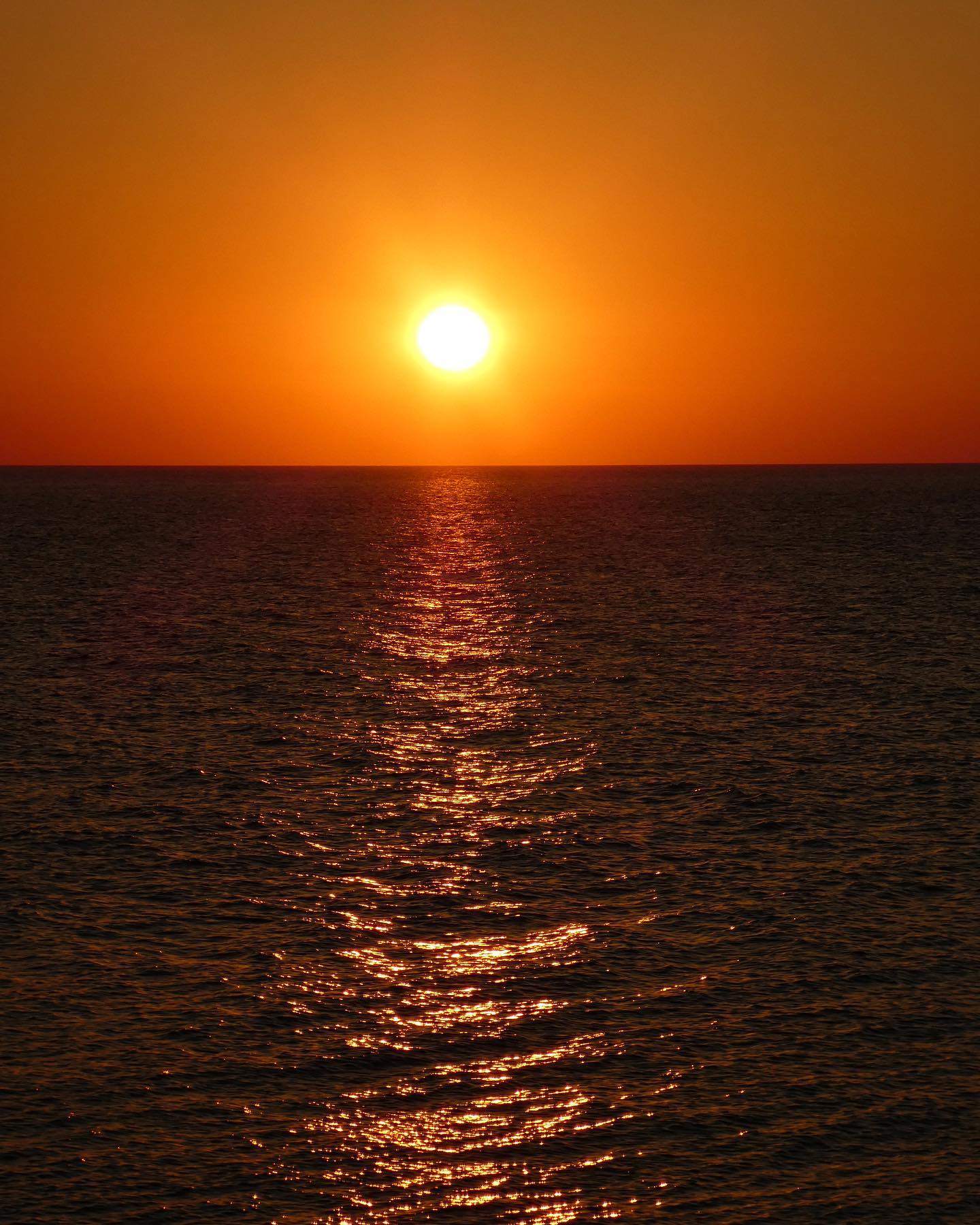 È praticamente impossibile guardare un tramonto e non sognare.
(Bernard Williams)